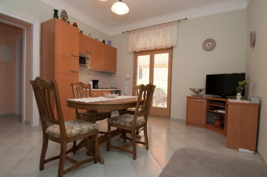 Apartments Villa Salona Opatija Bilik gambar