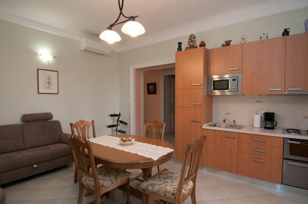 Apartments Villa Salona Opatija Bilik gambar